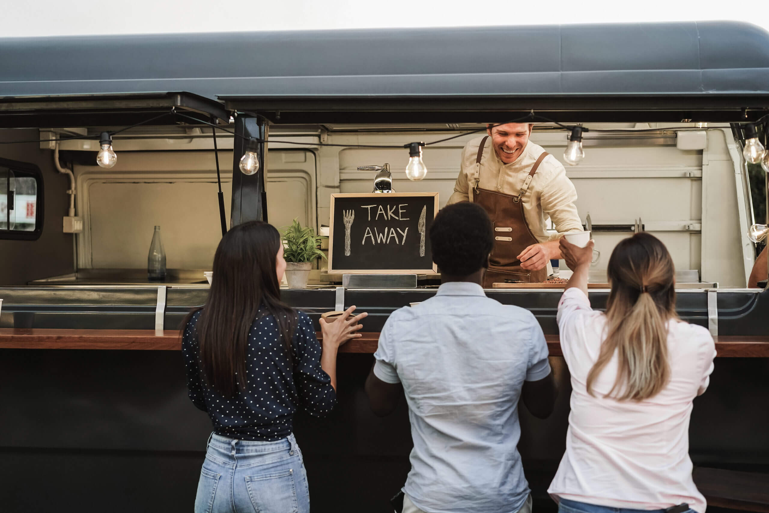 Top 8 Features of the Best Food Truck POS System for Efficiency